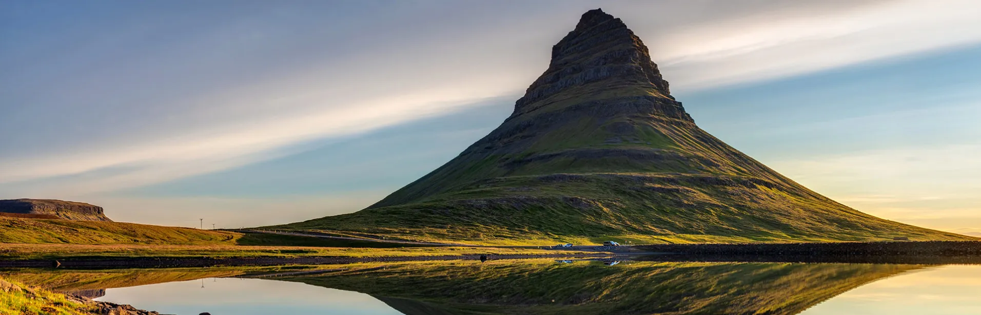 Bilferie nord og vest Island: fjell Kirkjufell, vest for Island.