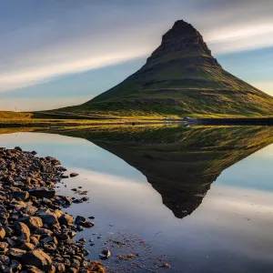 Bilferie nord og vest Island: fjell Kirkjufell, vest for Island.