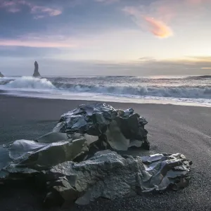 Svarte sandstranden Reynisfjara på Islands sørkyst